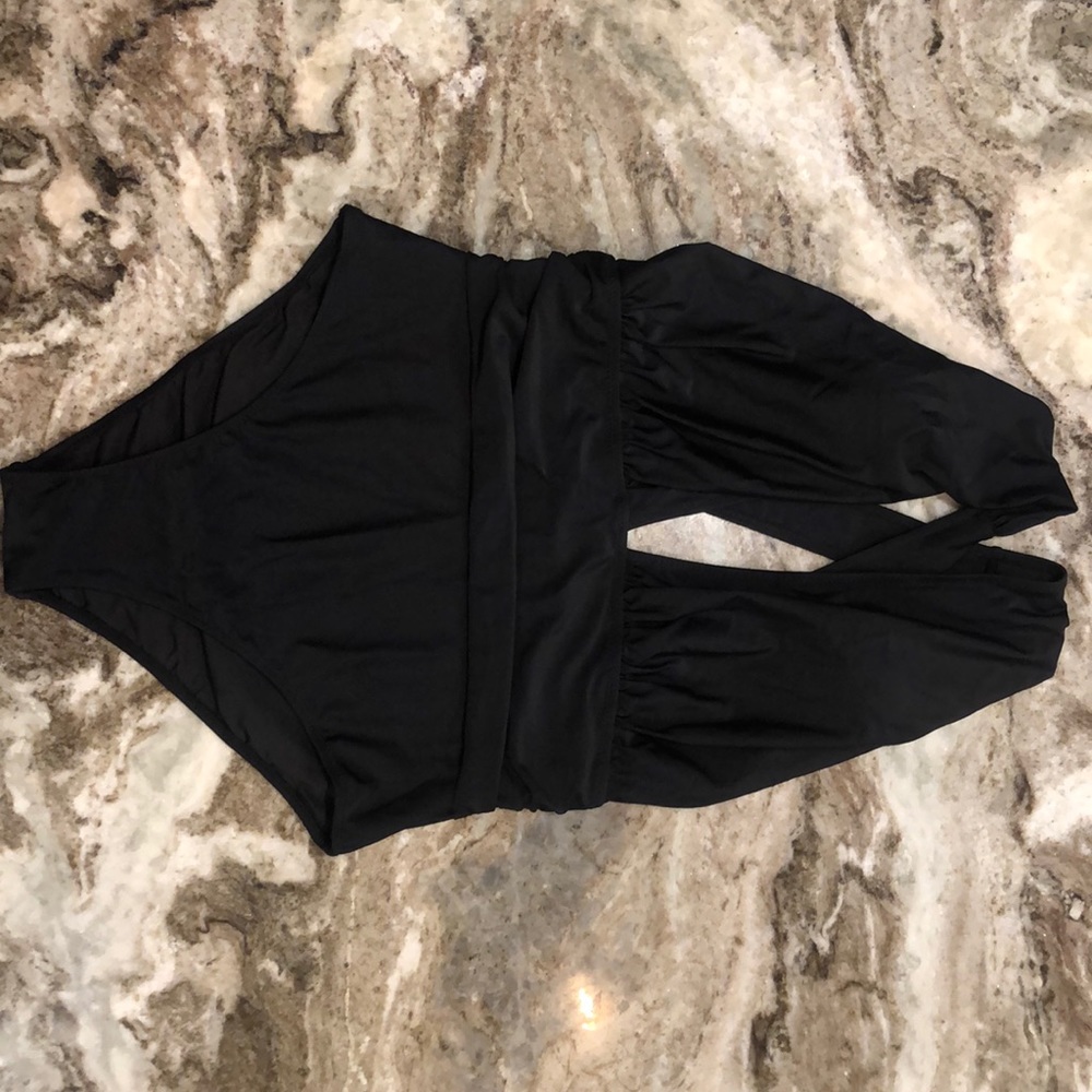 BRAND NEW! Black cross strap one piece.